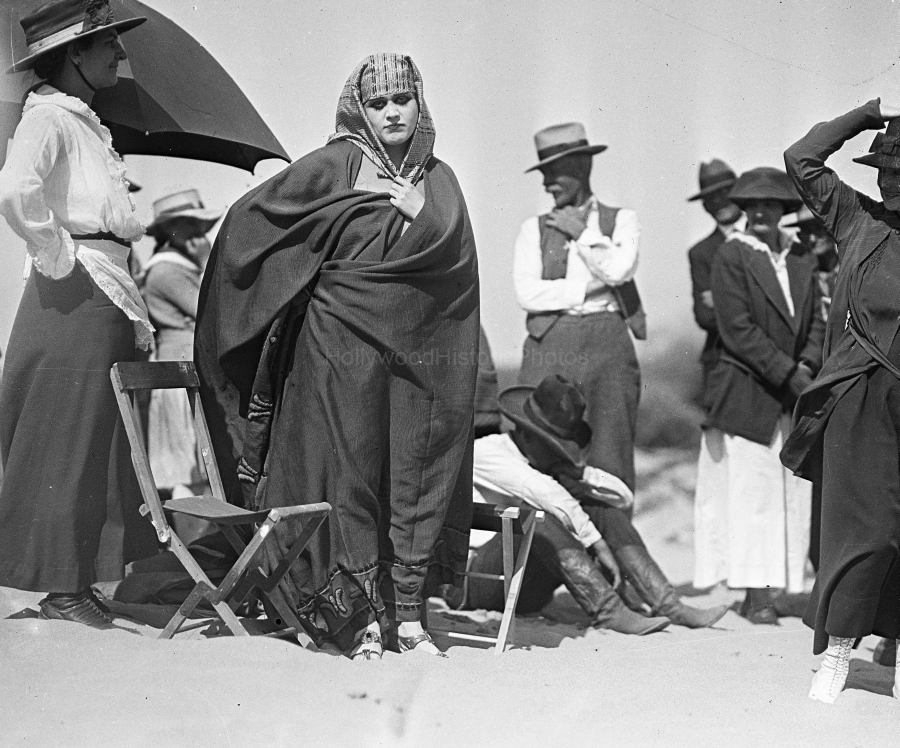 1917 5 Cleopatra wm.jpg